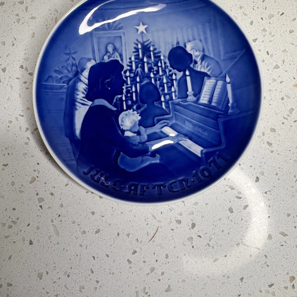 Bing & Grondahl Christmas Plate‎ 1971 Christmas at Home Porcelain Collectible